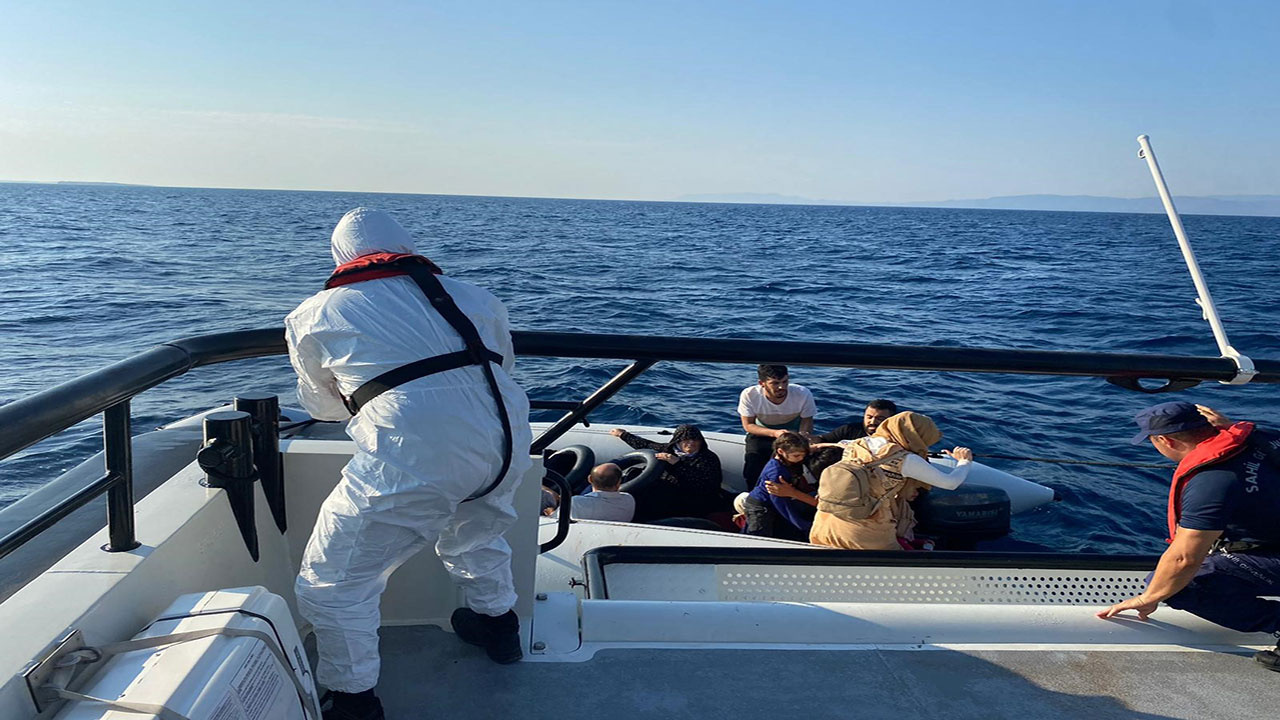 Balıkesir’de 19 düzensiz göçmen Sahil Güvenlik ekipleri tarafından kurtarıldı.