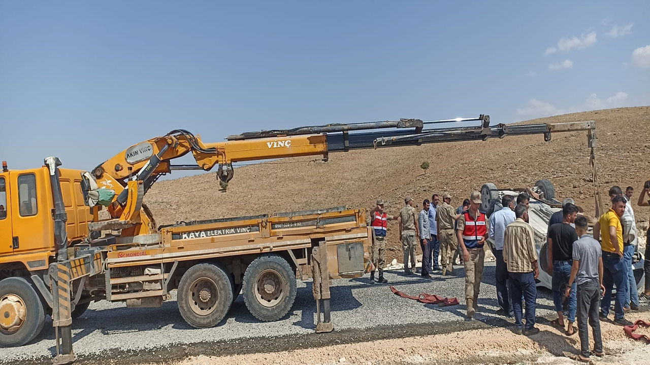 Diyarbakır’da feci kaza! Kontrolden çıkan araç kayaların üzerine takla attı