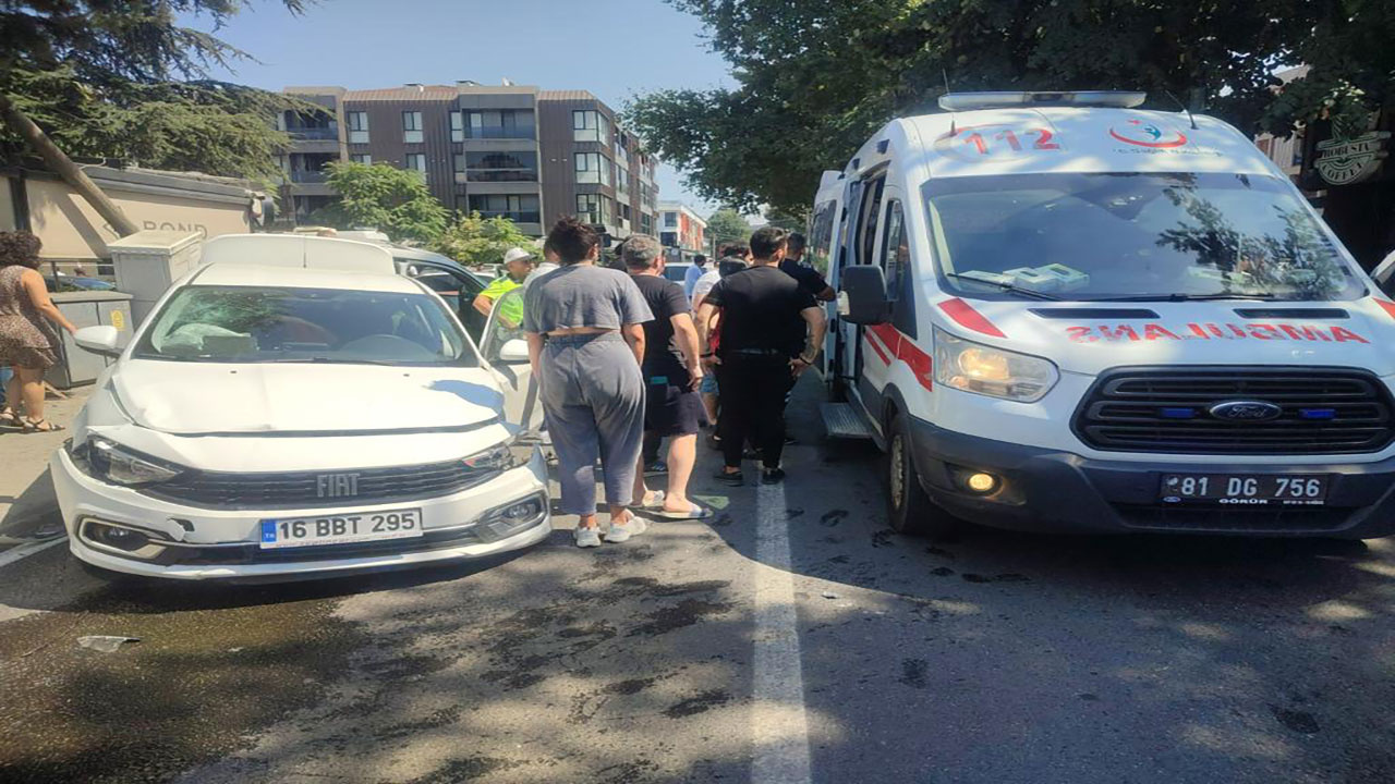 Düzce’de feci kaza! Otomobil ve ticari araç birbirine girdi: 1’i bebek 5 kişi yaralandı