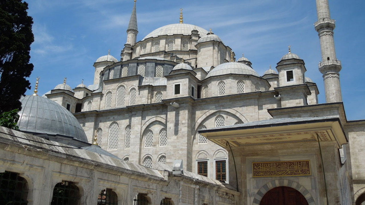 Şehitler için İstanbul Fatih Camisi’nde Kur’an-ı Kerim okundu