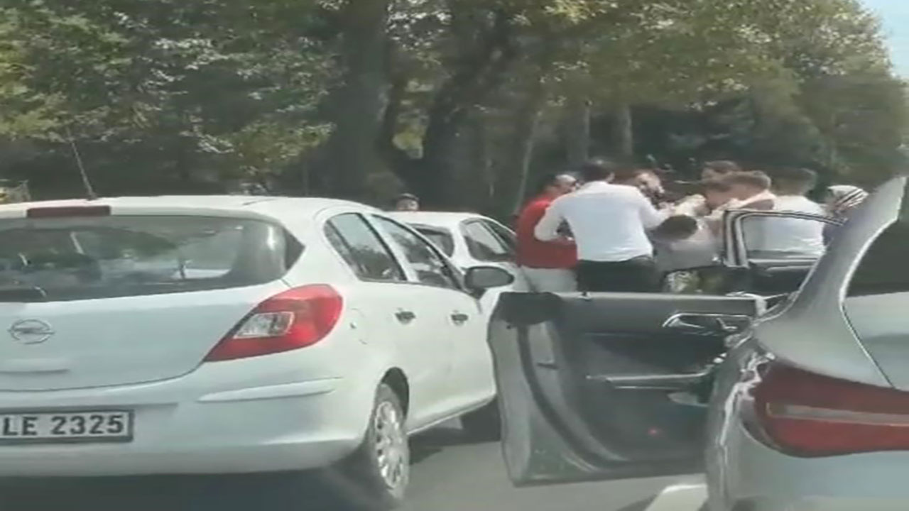 Bakırköy’de trafiği yavaşlatan maganda konvoycular tepki gösteren vatandaşı darp etti!