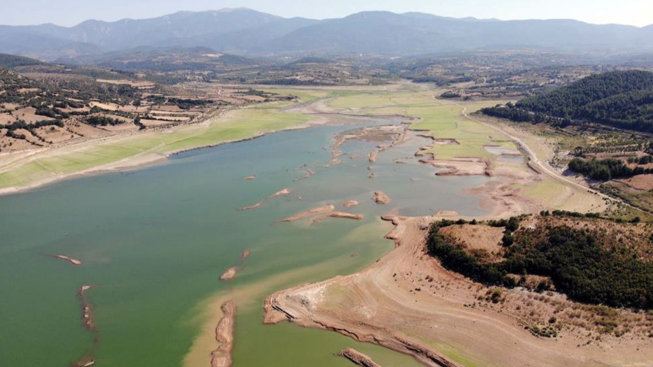 Çanakkale’deki Bayramiç Barajı kurumak üzere! Su seviyesi yüzde 16!