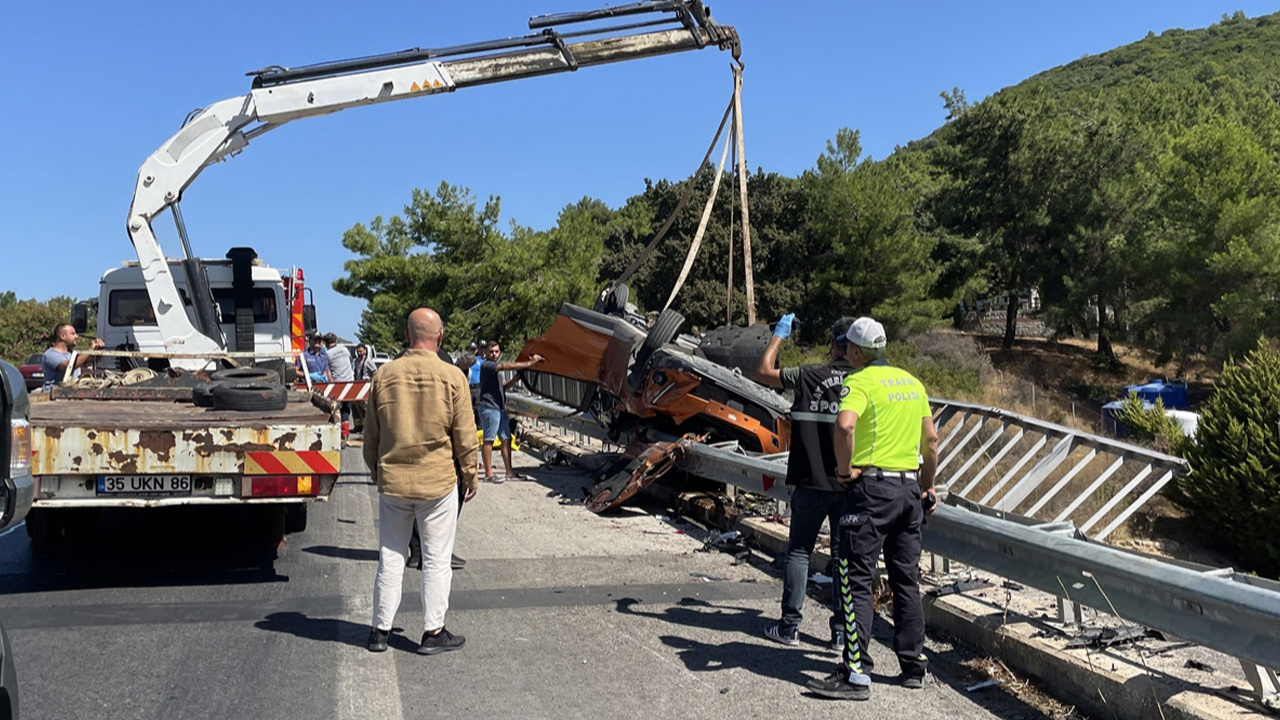 İzmir’de feci kaza! İki otomobile çarpıp takla atan otomobilin sürücüsü öldü!