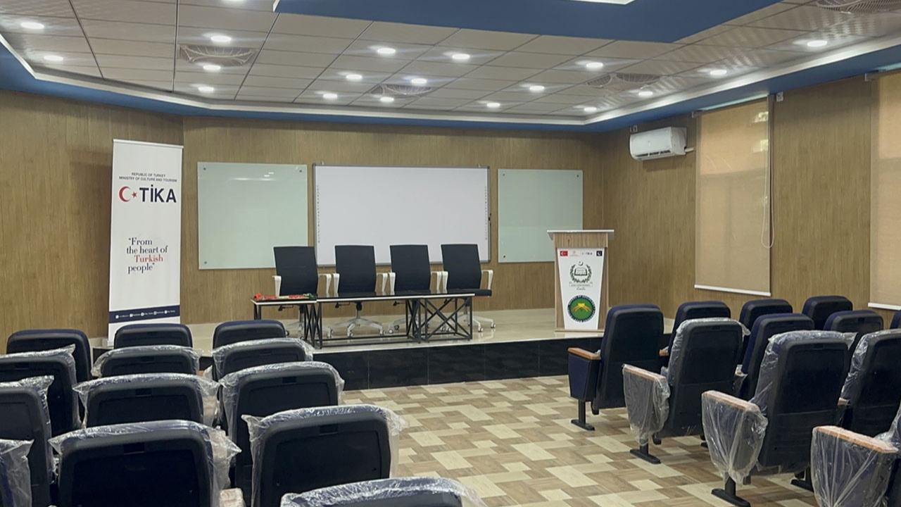 TİKA, Pakistan’daki Kaid-i Azam Üniversitesinde konferans salonu açtı